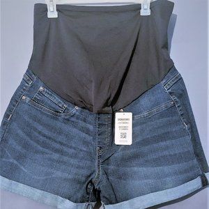 WOMANS LEVI'S MATERNITY SHORTS BRNAD NEW SIZE XL